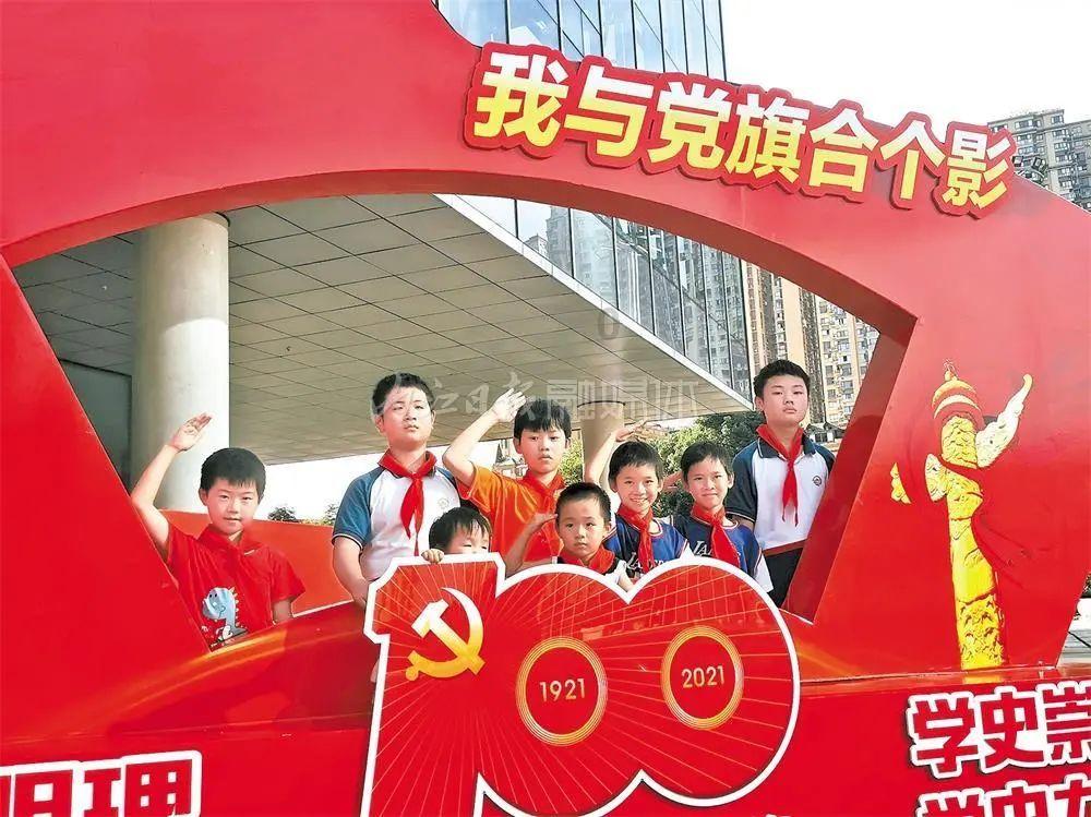 真诚奉献树形象  一心为民显真情